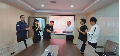 赞美优良 设置楷模｜扑克之星环境召开三季度标兵赞美颁奖典礼